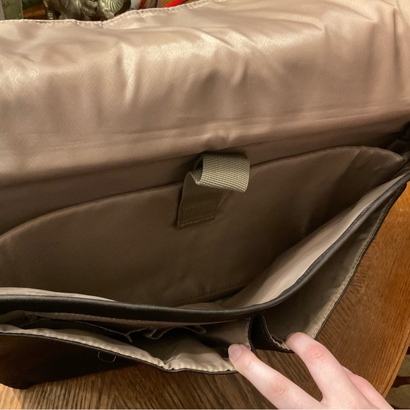 Solo Genuine Leather Multi Pocket Padded Computer Pocket Shoulder Crossbody Bag! - Picture 4 of 16